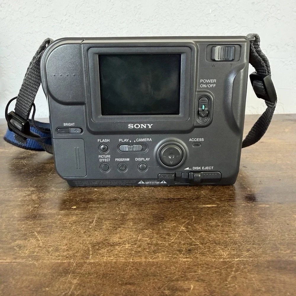 Sony Mavica MVC-FD73 0.4MP Floppy Disk Digital Camera‎ FOR PARTS/REPAIR